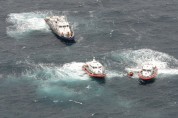 부산해경, 남형제도 인근 해상 레저보트 전복 사고 9명 극적 구조