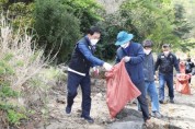 창원시장, 한국해양항공협회와 해양쓰레기 수거활동