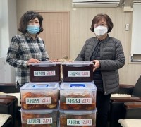 복산동 통장, 불법 전단지 수거 보상비로‘사랑의 김치’기부